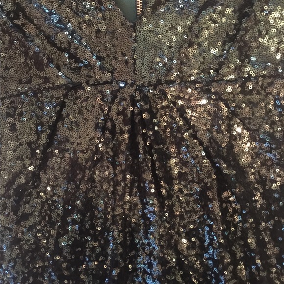 Green sequins dress - Picture 2 of 5